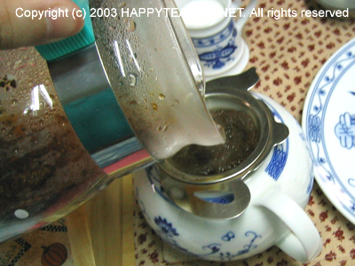20030406_07_tea-brewing